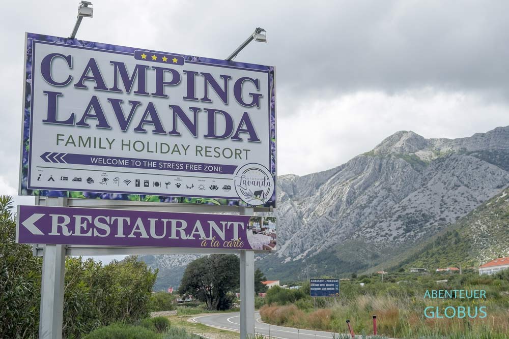 Schild an der Einfahrt zum Campingplatz Lavanda in Orebic