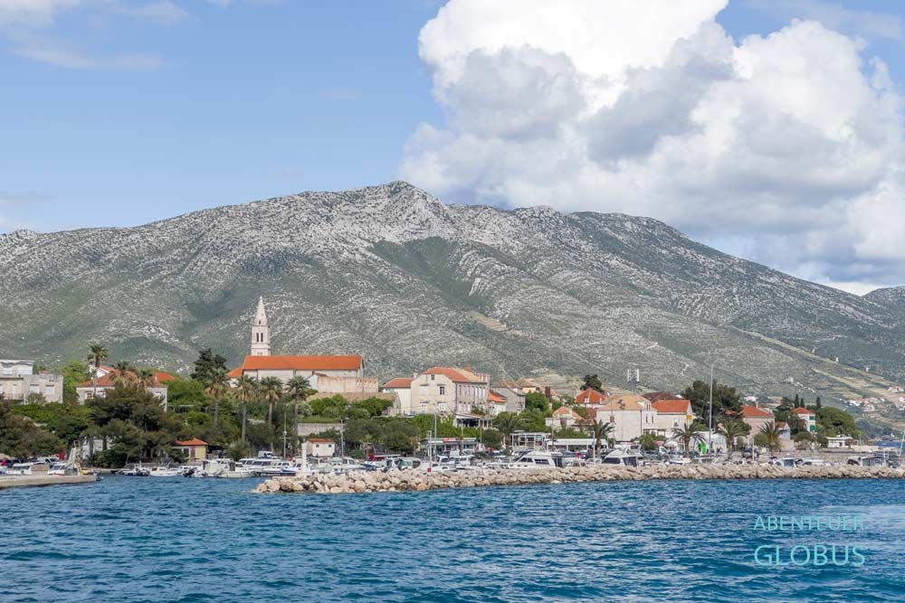 Orebic auf der Halbinsel Peljesac: Hafen und Berg Sveti Ilija