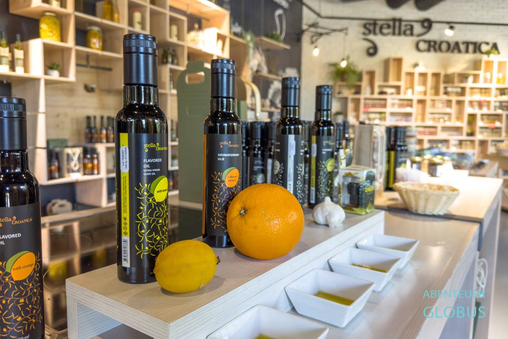 Olivenöle im Geschäft vom Olivenmuseum "Stella Croatica"