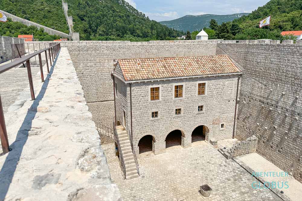 Sehenswürdigkeit in Ston: Fort Kastio mit Innenhof