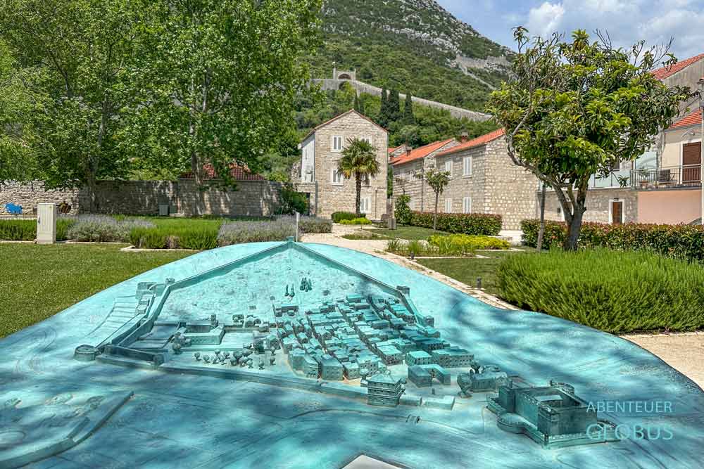 Modell von Ston im Park Komarda