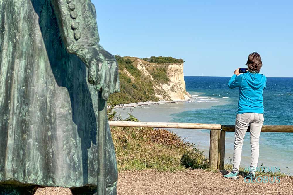 Insel Rügen: Aussichtspunkt Kap Arkona mit der Statue von Casper David Friedrich und Blick zum Kap Arkona