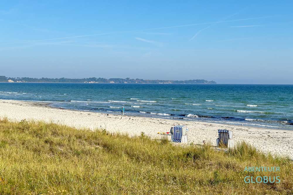 Zwischen Juliusruh und Glowe liegt Rügens längster Strand mit Blick auf das Kap Arkona.
