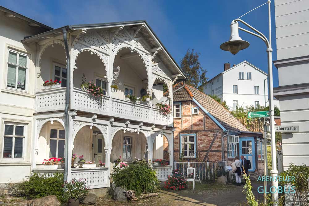 Alt Sassnitz: Villa der Bäderarchitektur und alte Fischerkate