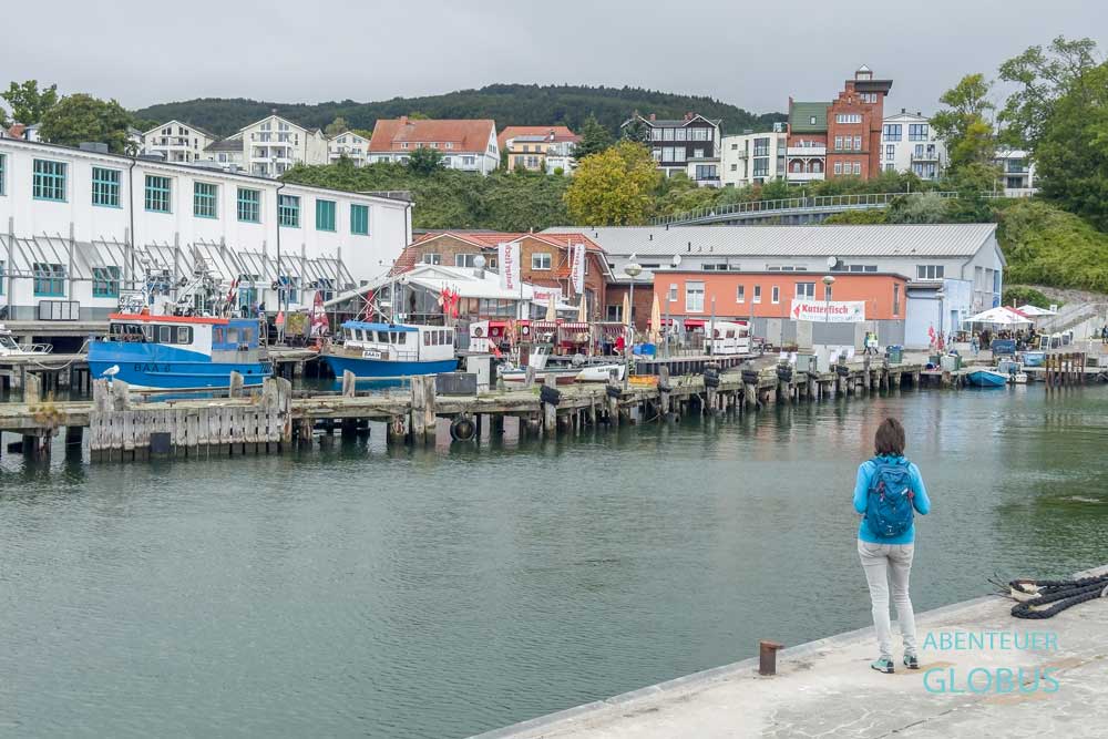 Blick auf den Stadthafen mit Fischkuttern