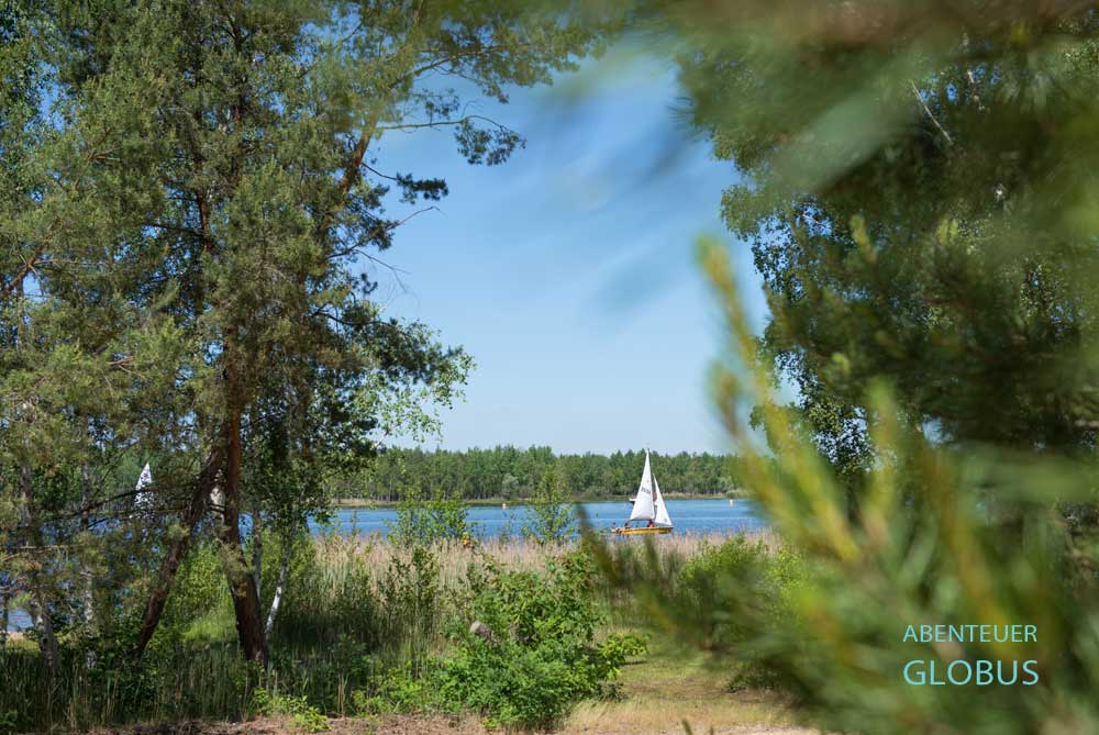 Segelboot auf dem Senftenberger See im Lausitzer Seenland