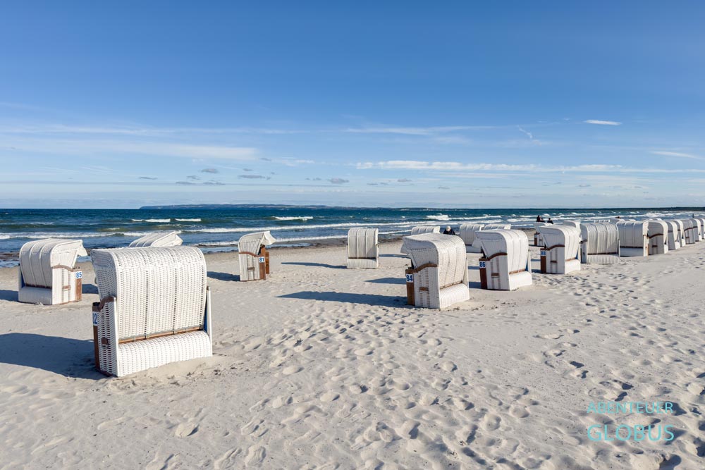 Insel Rügen: kilometerlanger Sandstrand zwischen Juliusruh und Glowe an der Bucht Tromper Wiek