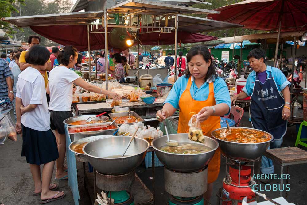 Marktstand mit Thai-Food in Bangkok