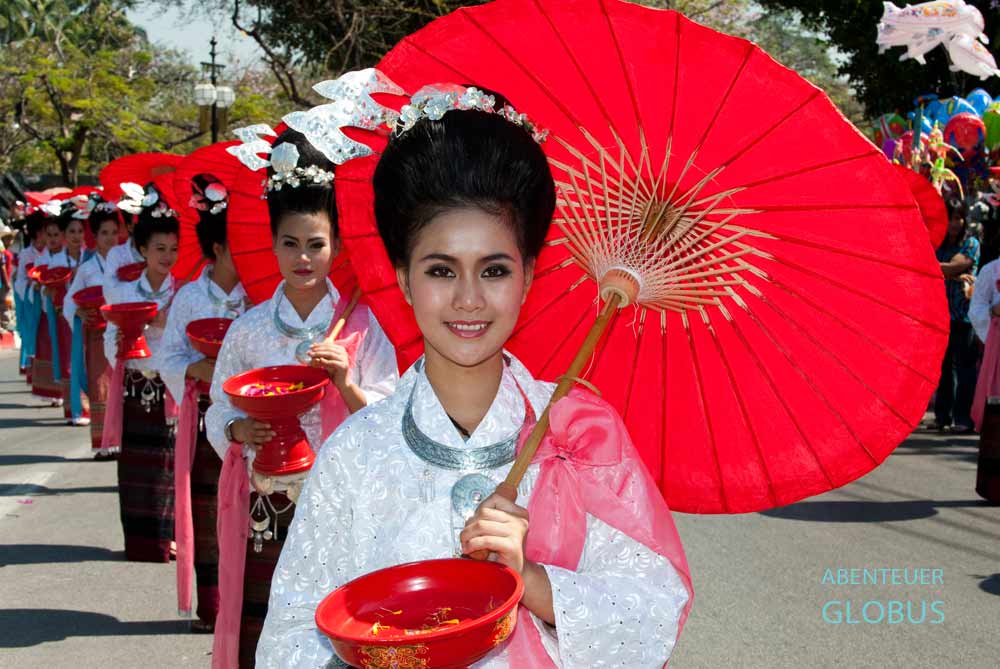 Zum Flower Festival werden auch die Schirme vom Bo Sang Umbrella Village präsentiert.