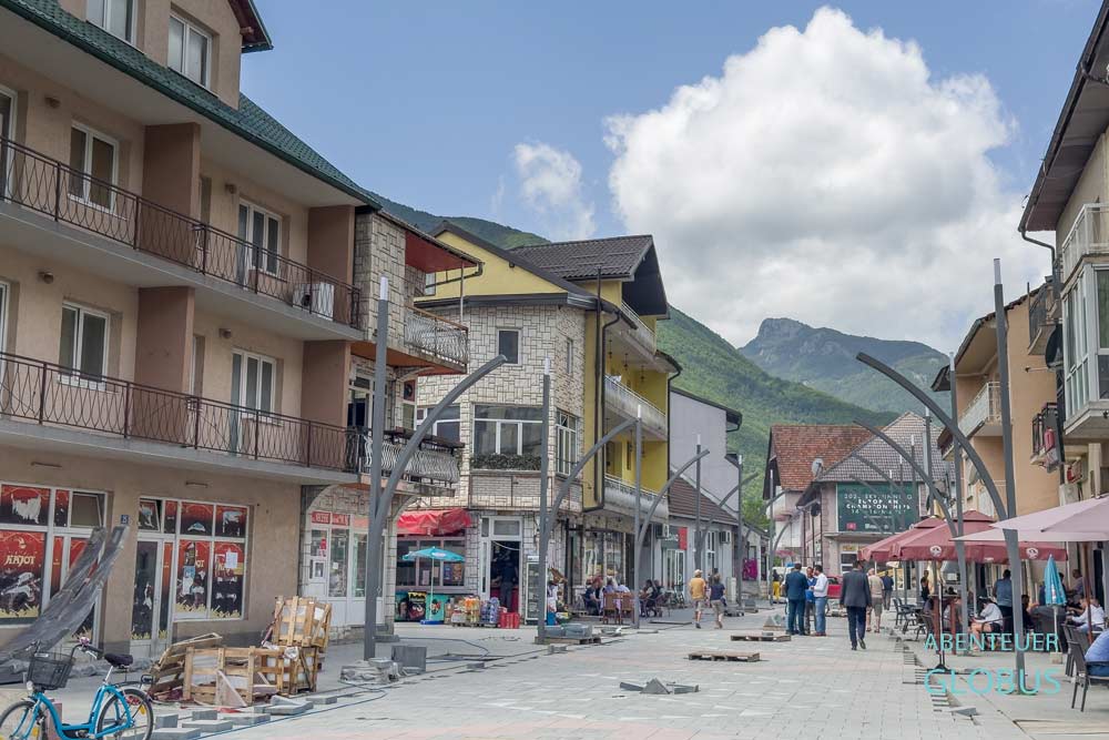 Fußgängerzone in Gusinje