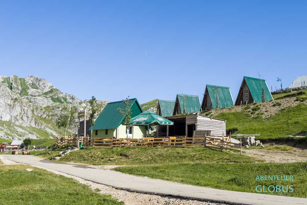 Übernachtung am Kapitänssee: Restaurant und Hütten Lukavica