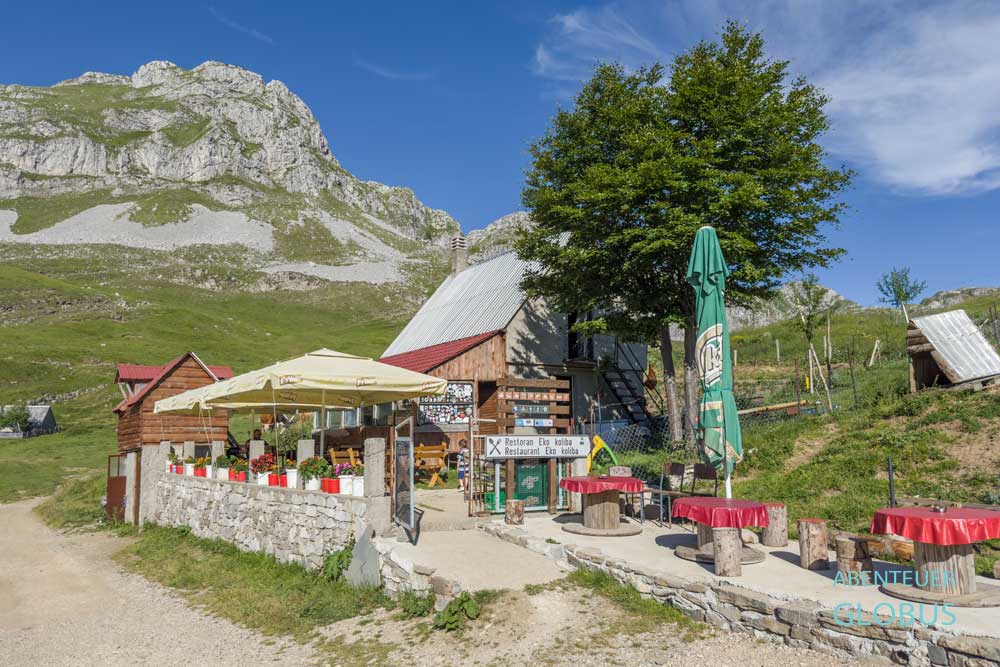 Unterkunft am Kapetanovo Jezero: Rural Household Minic mit Restaurant Eko Koliba