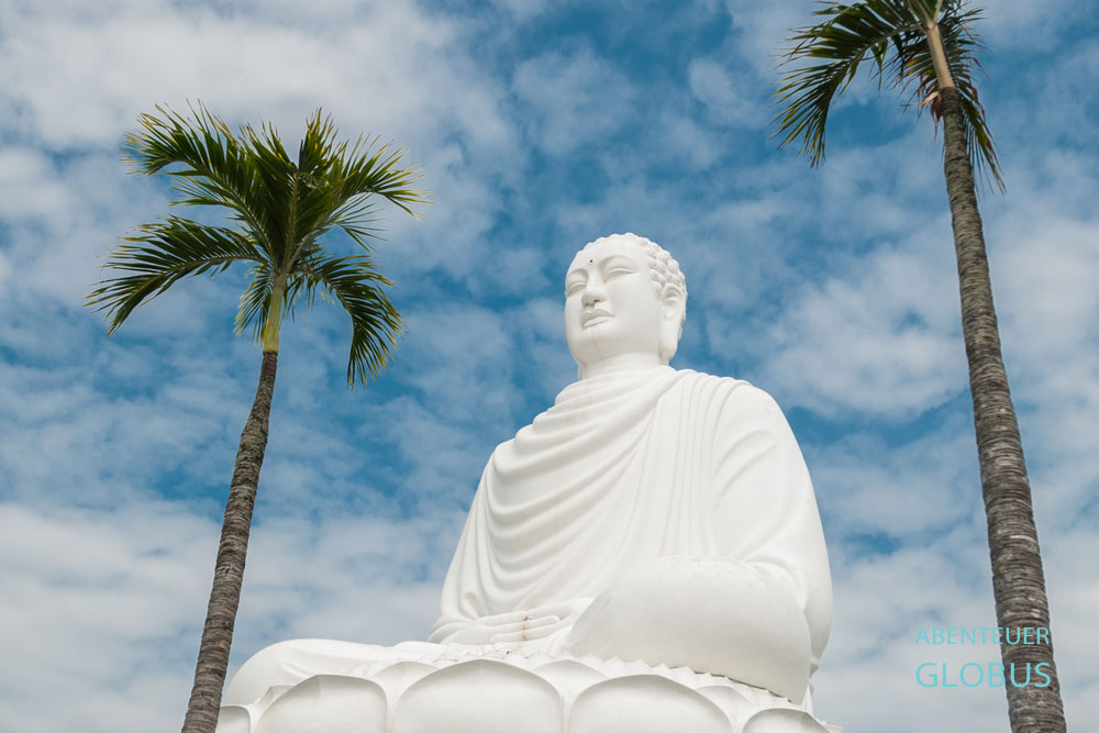 Sehenswürdigkeit in Nha Trang: Weißer Buddha in der Long Son Pagode