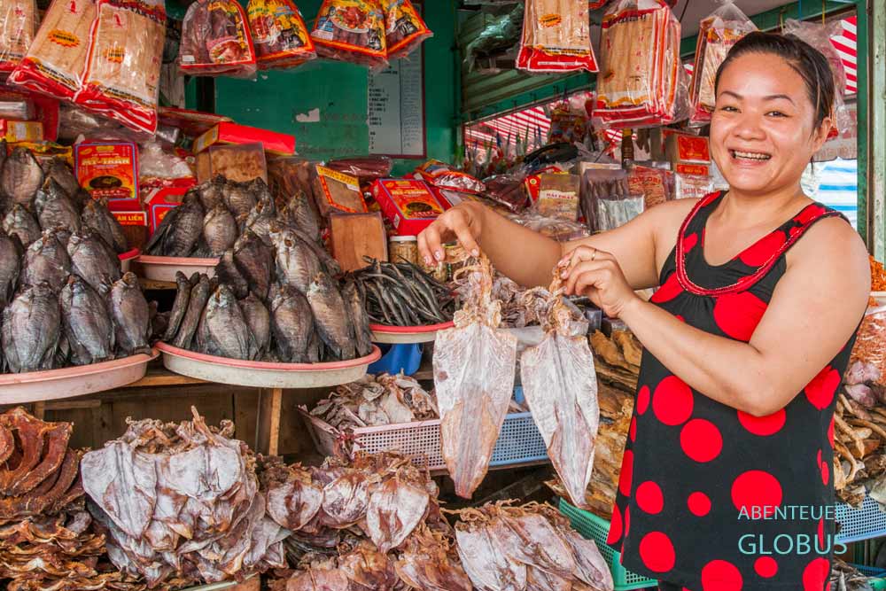 Cho Dam Markt in Nha Trang: Verkauf von getrocknetem Fisch und Tintenfisch