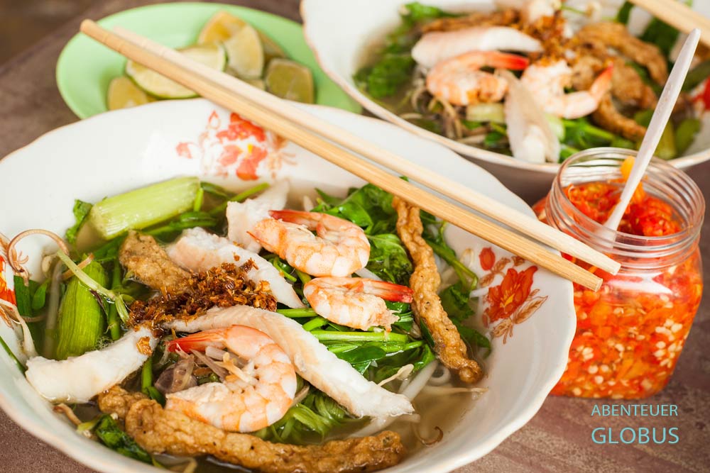 Nudelsuppe mit Shrimps