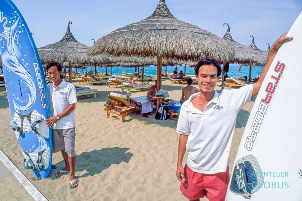 Hauptstrand in Nha Trang, Surf-Board-Verleih