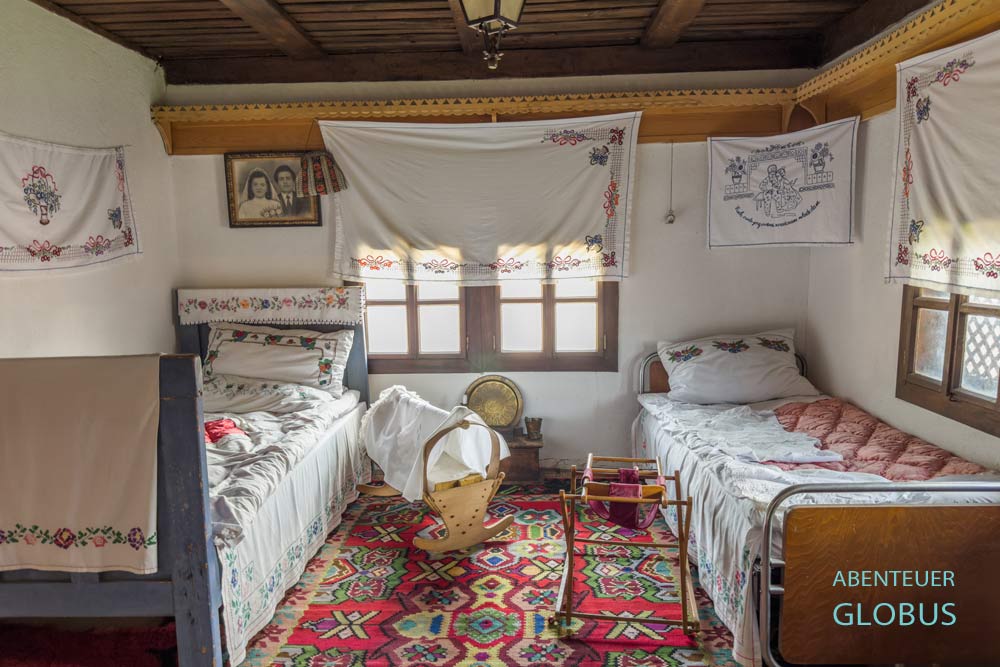 Schlafzimmer im Wohn- und Wehrturm Redzepagica