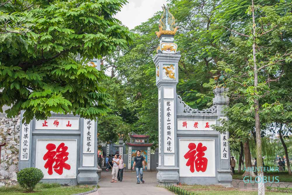 Sehenswürdigkeit von Hanoi: Eingang zum Ngoc Son Tempel