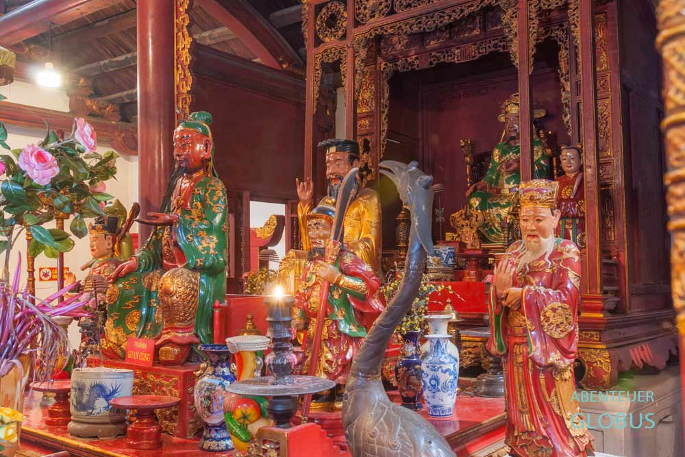 Ngoc Son Tempel in Hanoi: Heiligtum mit Göttern