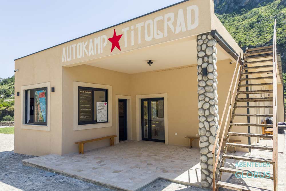 Bei Podgorica: Eingang vom Auto Kamp Titograd