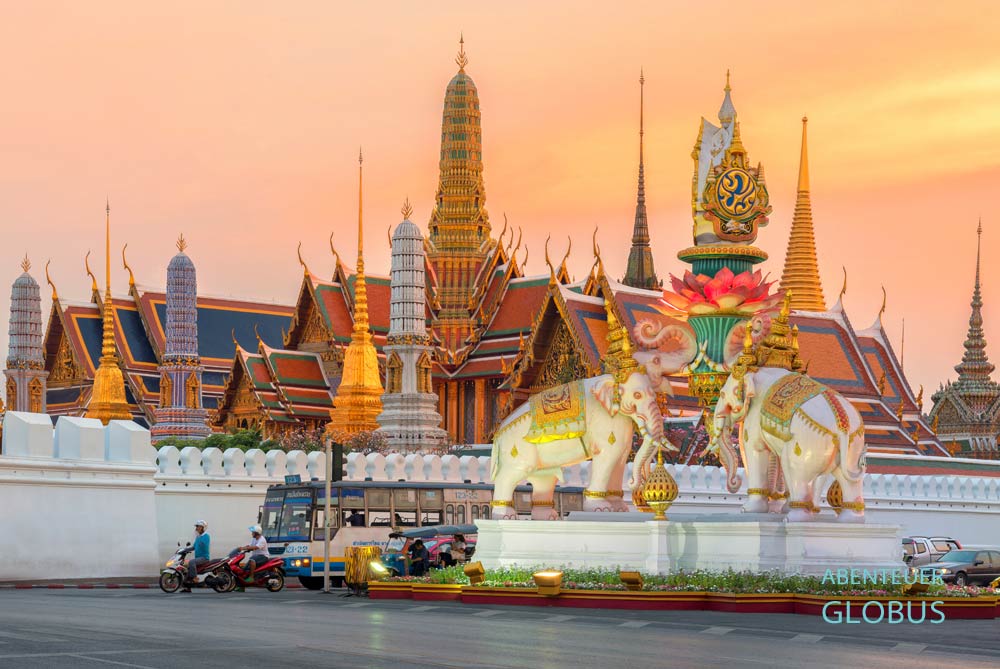 Königspalast in Bangkok zum Sonnenuntergang