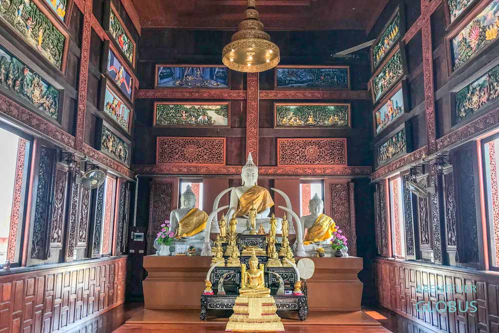 Marmor-Buddhas im Wat Ao Noi