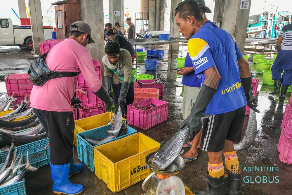 Fischereihafen im Dorf Klong Wan bei Prachuap Khiri Khan