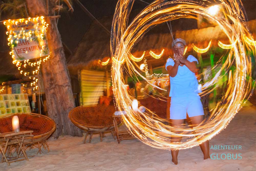 Party mit Feuershow am Lonely Beach auf der Insel Koh Chang