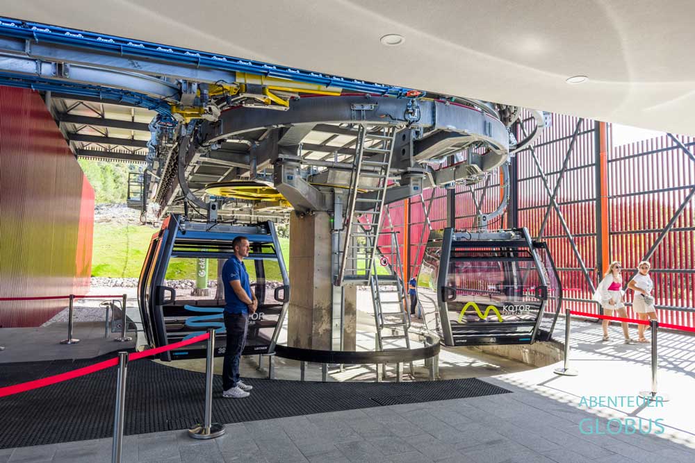 Seilbahn Kotor Cable Car von der Kotor-Bucht (Lower Station Dub) ins Lovcen-Gebirge mit dem Nationalpark Lovcen