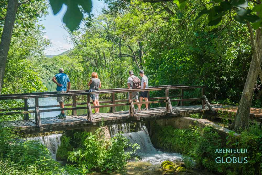 Nationalpark Krka: Besucher auf Holzsteg