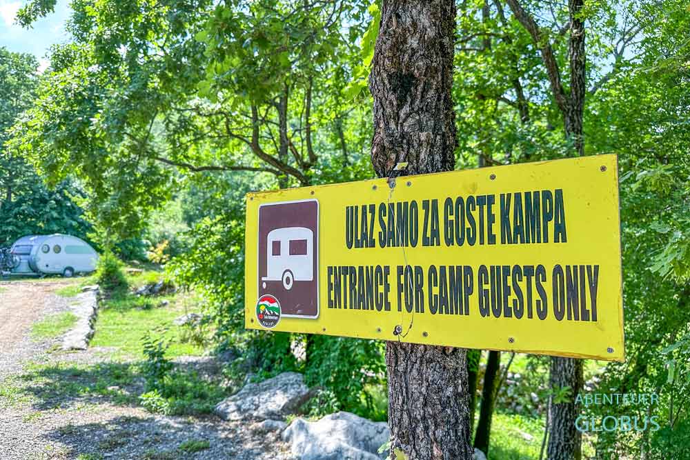 Eingang vom Campingplatz Oaza im Dorf Lipa