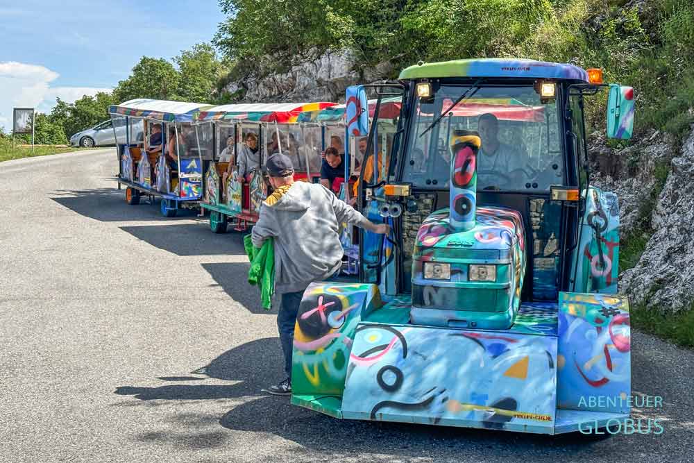 Dorf Lipa bei Cetinje: Kleine Bahn zur Lipa Höhle