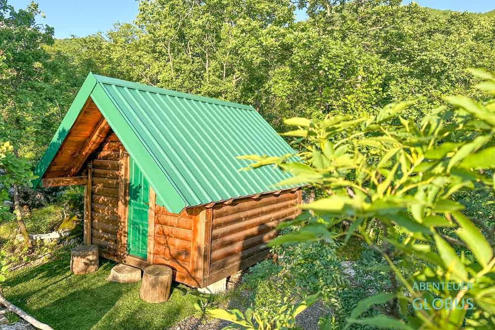 Lipa bei Cetinje: Holzhütte im Camp Oaza