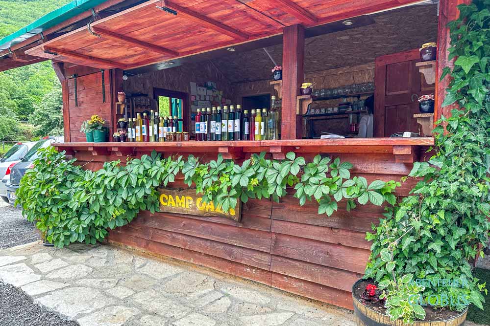 Lipa bei Cetinje: Anmeldung und Shop vom Camp Oaza