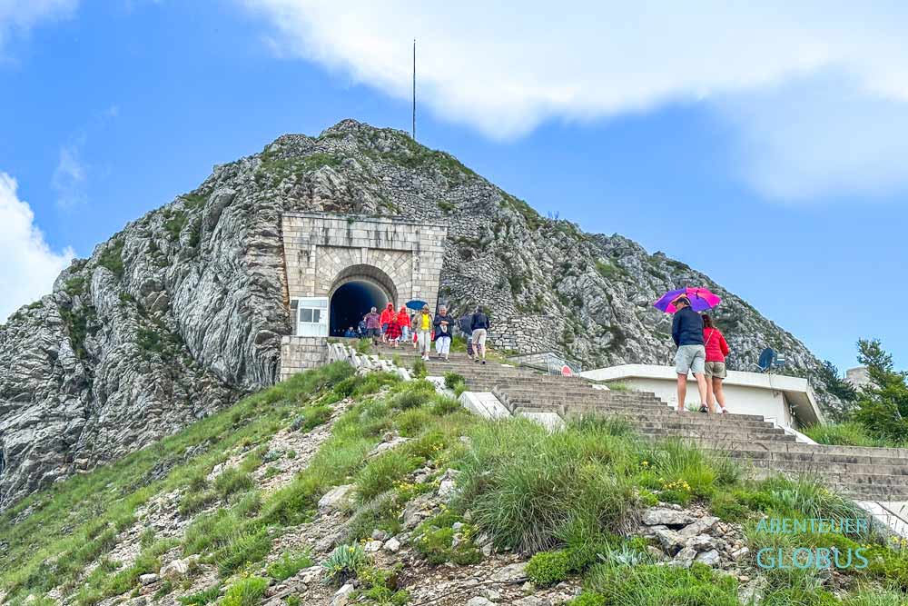 Nationalpark Lovcen: Berg Jezerski Vrh mit dem Mausoleum von Petar II. Petrovic Njegos