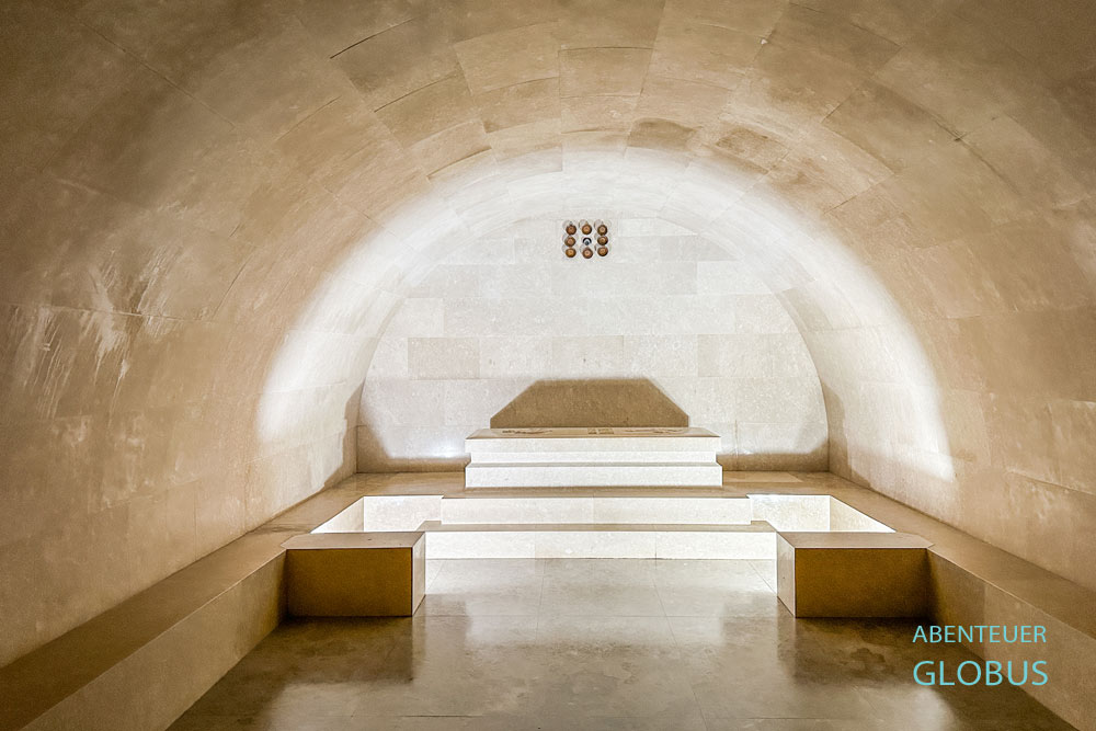 Njegos-Mausoleum im Nationalpark Lovcen: Krypta mit Sarkophag