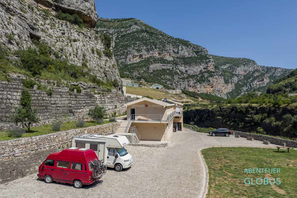 Bei Podgorica: Auto Kamp Titograd