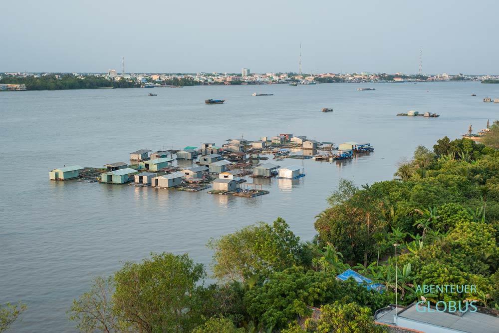 Mietrollertour auf die Inseln vor My Tho, Aussicht von der großen Rach Mieu Brücke: Fischfarmen