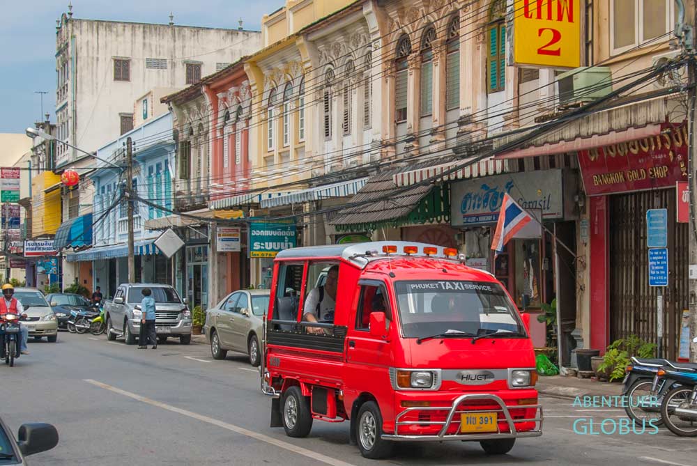 Phuket Town: Rotes Taxi in der Altstadt