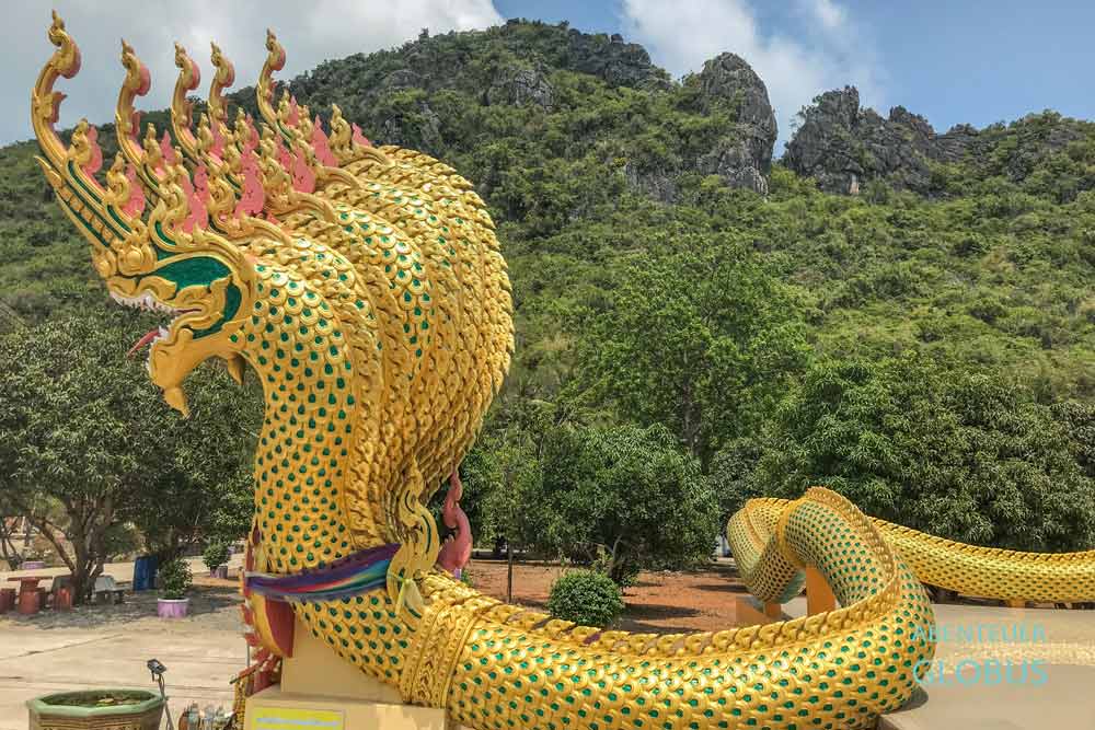 Dorf Ban Ao Noi: Nagaschlange im Wat Noi