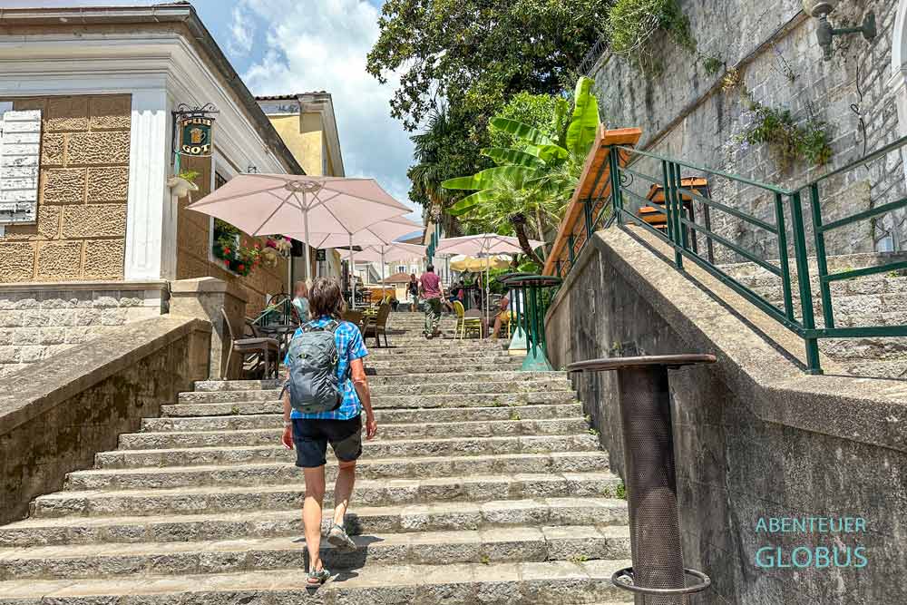 Altstadt von Herceg Novi: Treppen am Pub Got