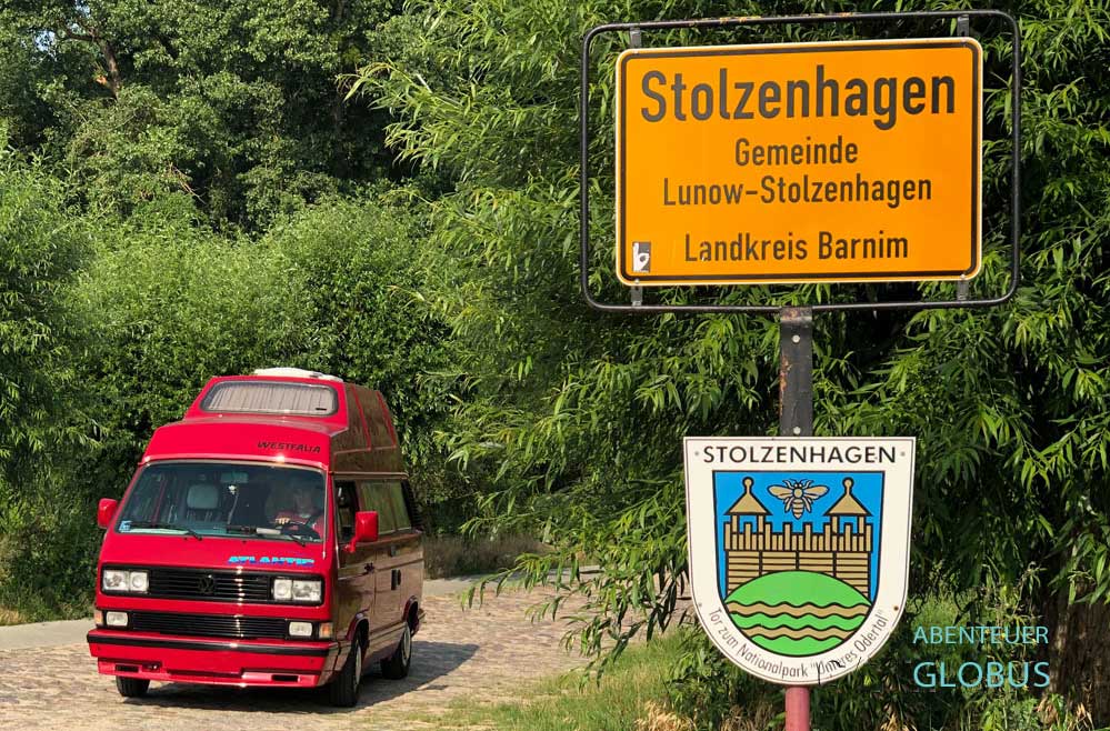 Eingangsschild von Stolzenhagen. Ausflug zum Campingplatz in Lunow-Stolzenhagen im Nationalpark Unteres Odertal