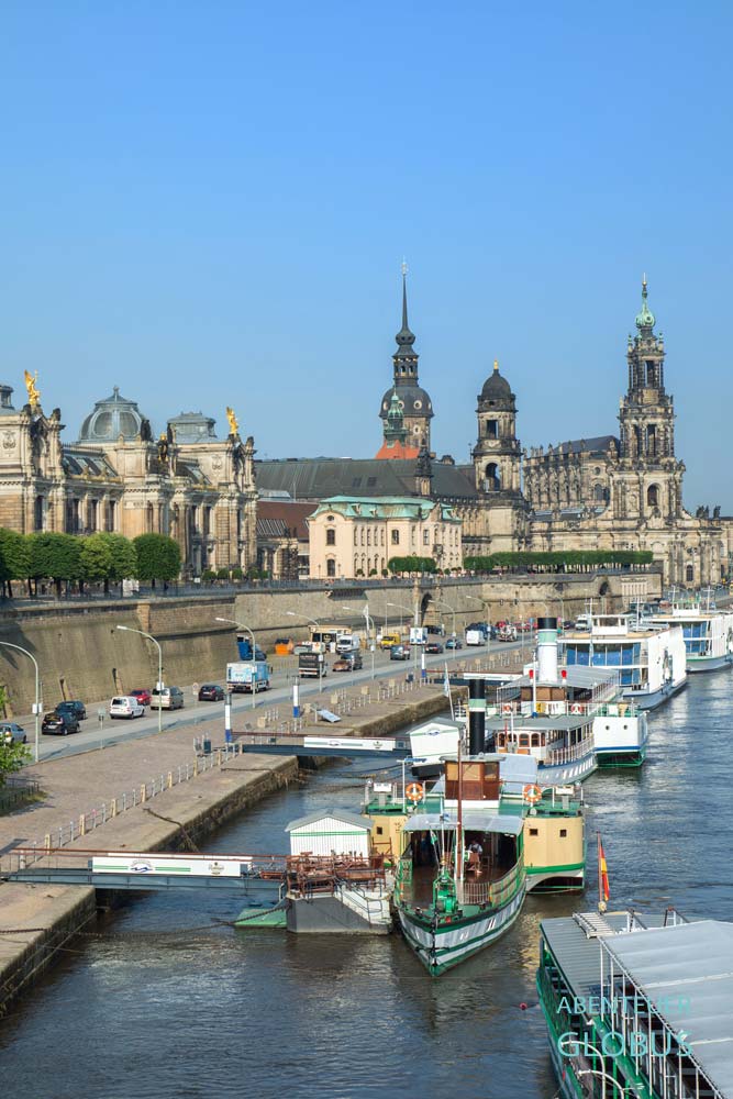 Brühlsche Terrasse: Anleger der Fahrgastschiffe der Sächsischen Dampfschifffahrt