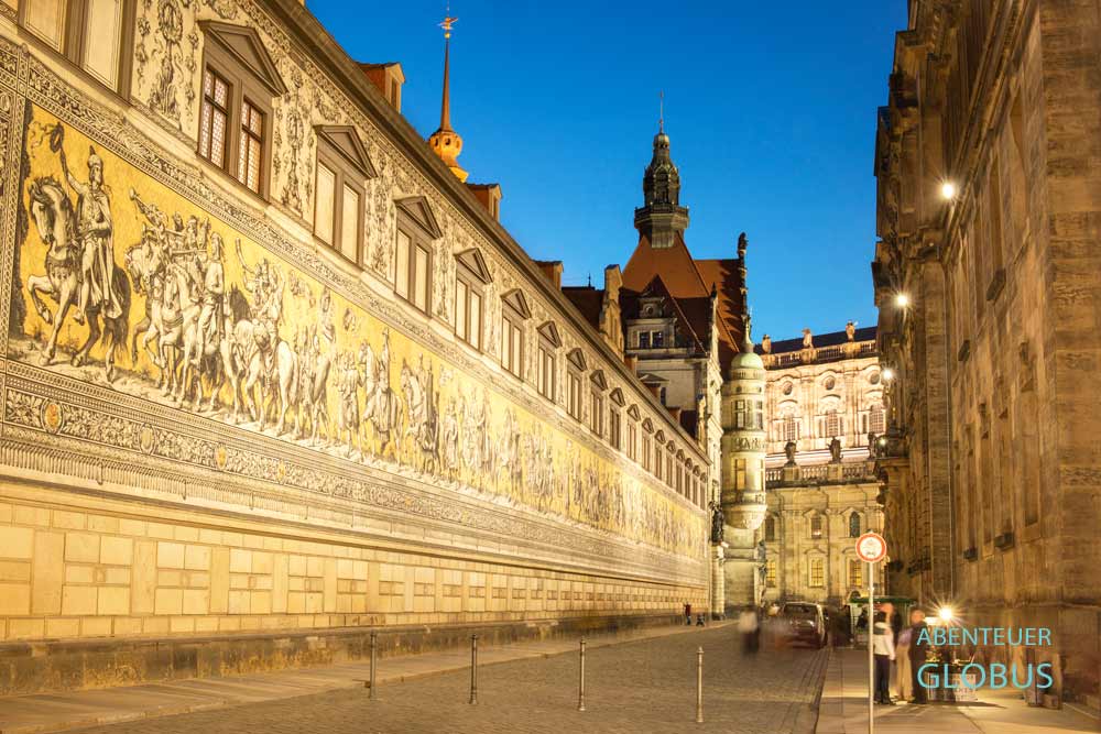 Porzellanbild Fürstenzug an der Außenfassade des Stallhofs des Residenzschlosses