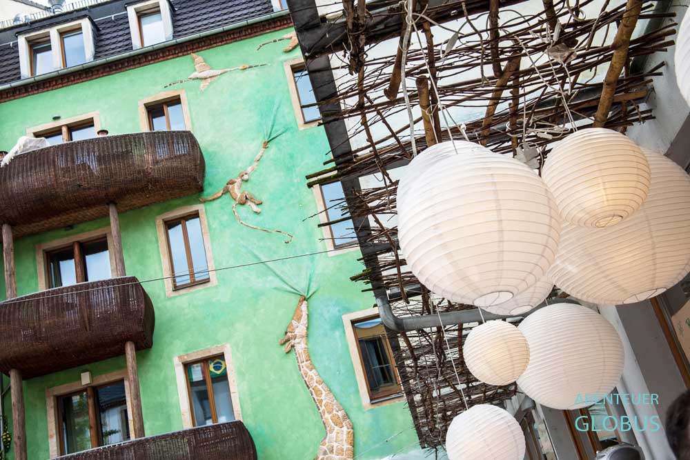 Szeneviertel in der Dresdner Neustadt: Fassadengestaltung in der Kunsthofpassage