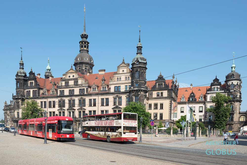 Altstadt von Dresden: Residenzschloss mit Hausmannsturm und Stadtrundfahrt mit dem Hop-on-Hop-off-Bus