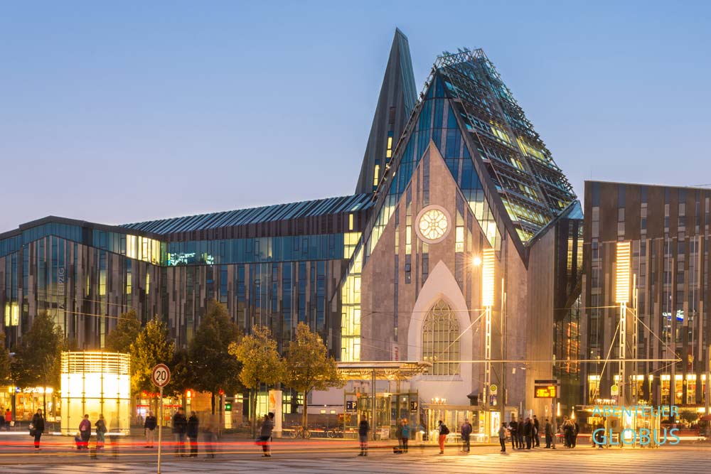 Augustusplatz Leipzig: Das Neue Augusteum und Paulinum mit Universitätskirche