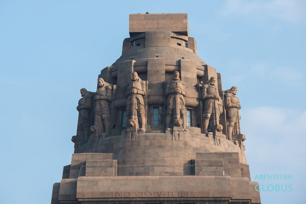 Wahrzeichen von Leipzig: Völkerschlachtdenkmal, Ritterfiguren an der Stifterkuppel