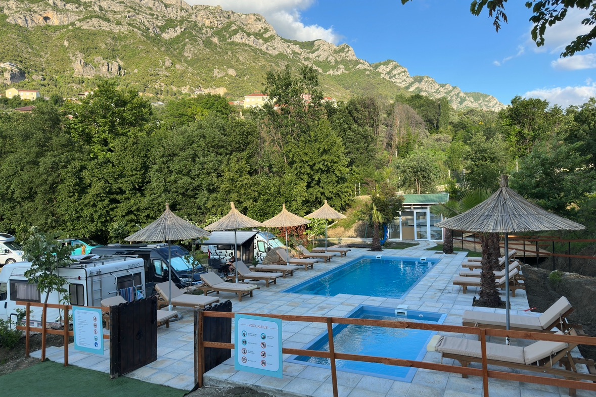 Kruja: Pool Auf dem Campingplatz Mali Camping Kruja