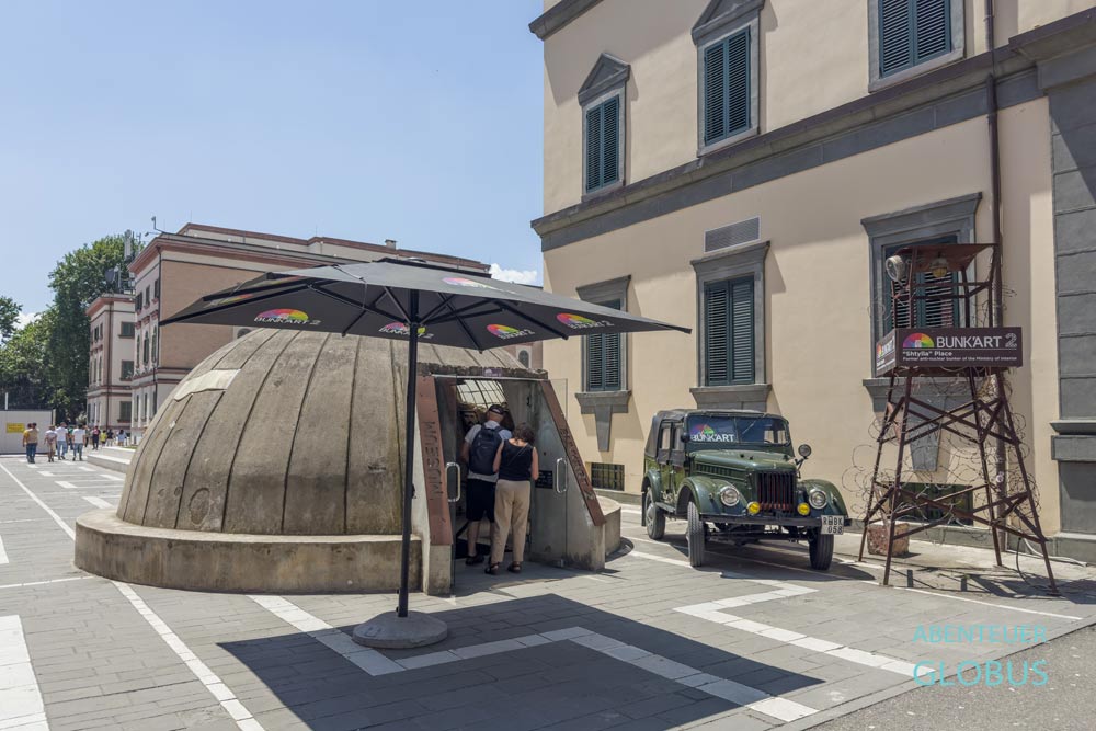 Bunk’Art 2 Museum in der Nähe vom Skanderbeg-Platz in Tirana